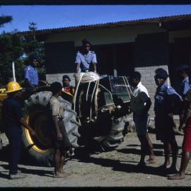 Tractor in Guari