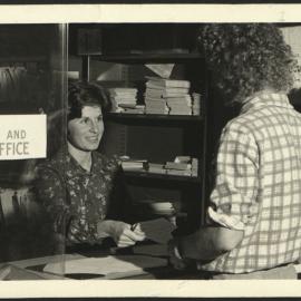 Students at the Counter of the Information and Enrolment Office at the Student Centre