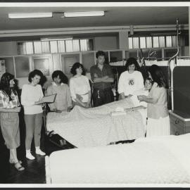 Faculty of Nursing - Teaching - Students Learning Through a Simulated Hospital Environment in a Laboratory