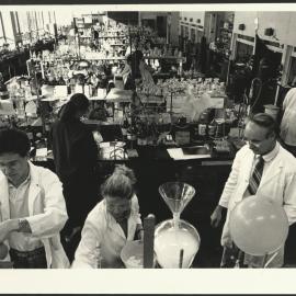 Chemistry Fourth Year Honour Students in Laboratory