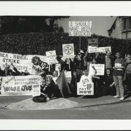 University Staff Demonstrate for Salary Increases and Against Cuts in Higher Education