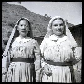 Sisters Anne Marie and Doria