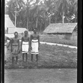 [Manum Island, New Guinea] Finished Timers on their way back to their Homes on the Sepic