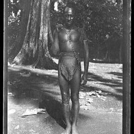 [Manum Island, New Guinea] Aroŋabia of Waia