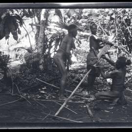 [Manum Island, New Guinea] Tsedam, Zoromota and Aroŋabia begin to Make the laŋolaŋo