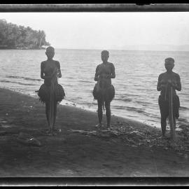 [Manum Island, New Guinea] A'ena, Marepo'a, Tsomoraua and Tsulum Preparing a'u Fibre