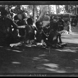 [Manum Island, New Guinea] Plaiting mwago onto Sagido 