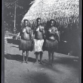 [Manum Island, New Guinea] Roromampura, Maidaguala and Waima. Roromampura in her Widow's Weeds