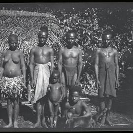 [Manum Island, New Guinea] Yabururu guma: Idoge, Basi, Yabu, Zoromota, Adaŋ and Mara