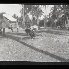[Narau Island] Practicing for the Sports. Picking up the Pandanus Fruit