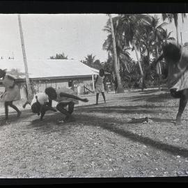 [Narau Island] Practicing for the Sports. Picking up the Pandanus Fruit