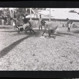 [Narau Island] Practicing for the Sports. Picking up the Pandanus Fruit