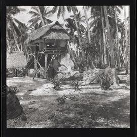 [Narau] An Unusual Type of House Built Perched on Two Coral Rocks