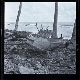 [Narau] An Old Fishing Canoe on the Anibari Beach