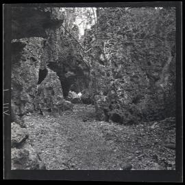 [Narau] A Passageway Between Coral Cliffs on the Way to Hole-in-the-Wall