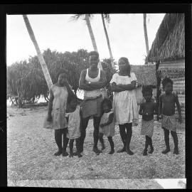 [Narau] Bertha, her Husband, Children and Two Others