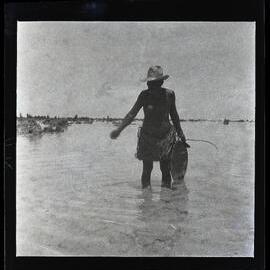 [Narau] Domawaije Catching ibija Fry: Scattering Oil on the Water to Calm it