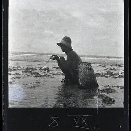 [Narau] Tuti Fishing on the Reef at Low Tide