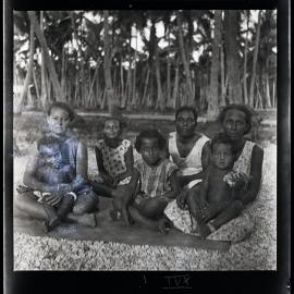 [Narau] Tuti, her Daughters Emino, Eta and Pin, her Husband and Two of her Grandchildren