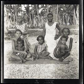 [Narau] Tuti, her Daughters Emino, Eta and Pin, her Husband and Two of her Grandchildren