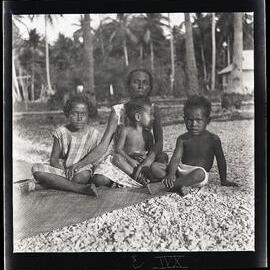 [Narau] Tuti, Pin and Two Grandchildren