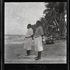 [Narau] Chiefs Bop and Akuber Watching from the Beach