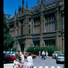 Students Outside Anderson Stuart Building