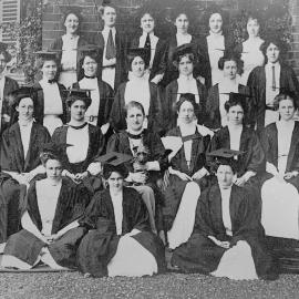 Women's College Principal And Students, 1912
